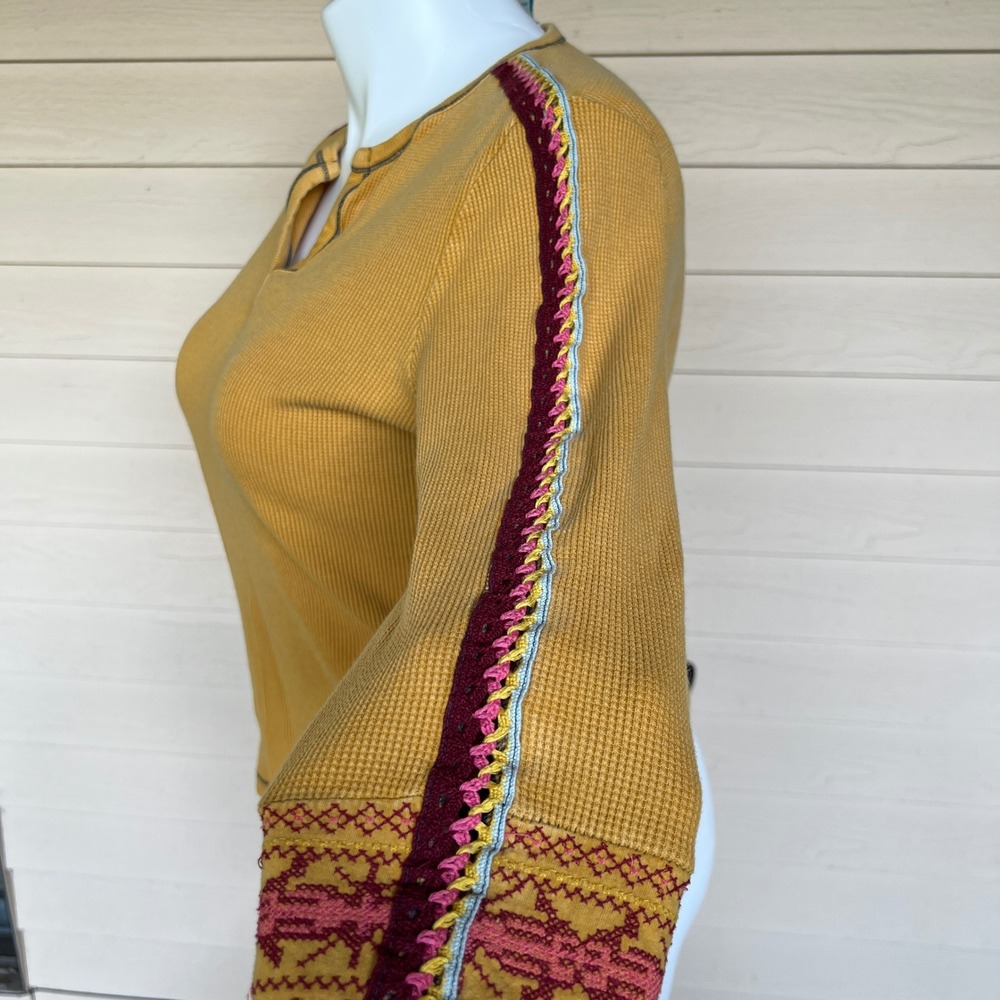 Sundance Thermal Henley Embroidered Reindeer Size L 100% Cotton Goldenrod Yellow - Picture 3 of 6